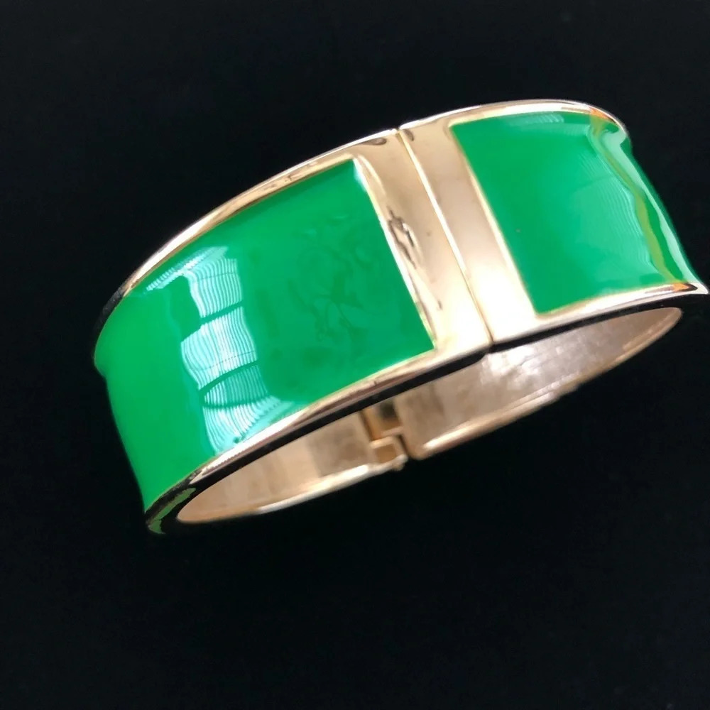 Gold Tone Green Enamel‎ Round Magnetic Bracelet 2.5